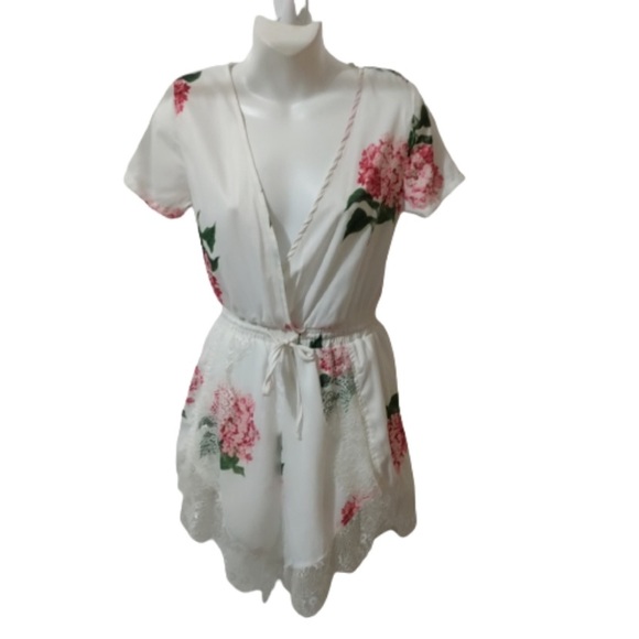 Floral Romper- Xenia Boutique - Picture 6 of 6